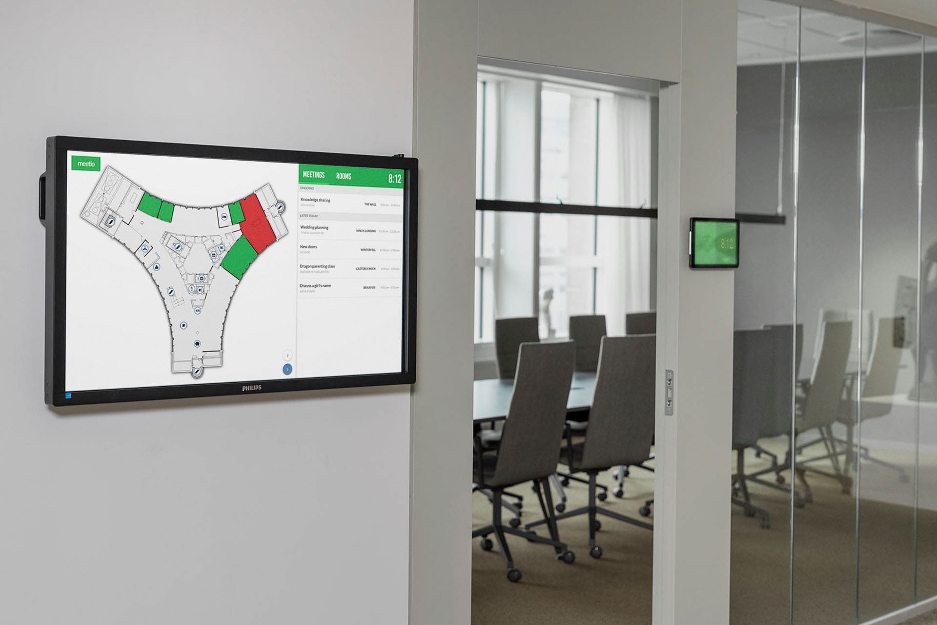 Meetio View screen with map view outside a conference room